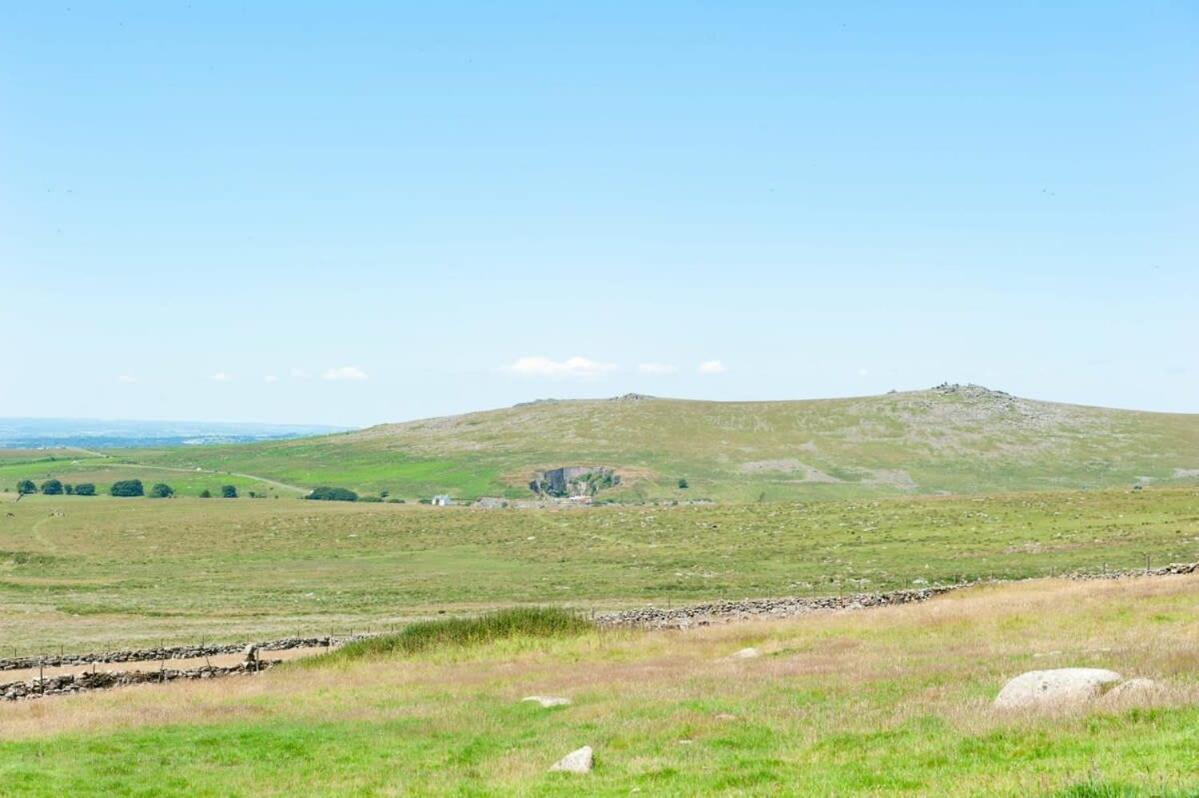 Dartmoor Barn On North Hessary Tor Villa เยลเวอร์ตัน ภายนอก รูปภาพ