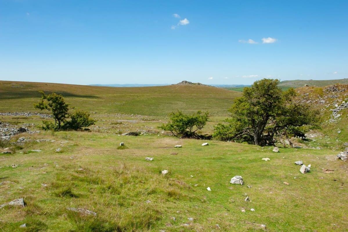 Dartmoor Barn On North Hessary Tor Villa เยลเวอร์ตัน ภายนอก รูปภาพ